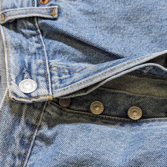 Vintage Y2K Levi 501 Jeans Light Wash Blue Denim Button Fly Mens 40 Pants Baggy - Picture 7 of 9